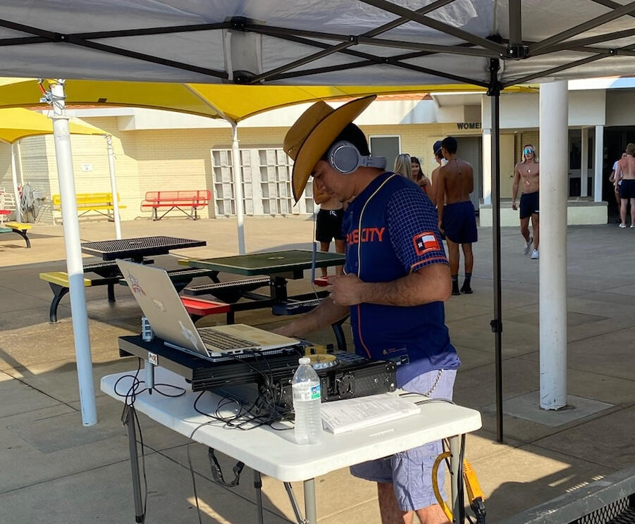 UnLatinoFino means one sharp Latino.